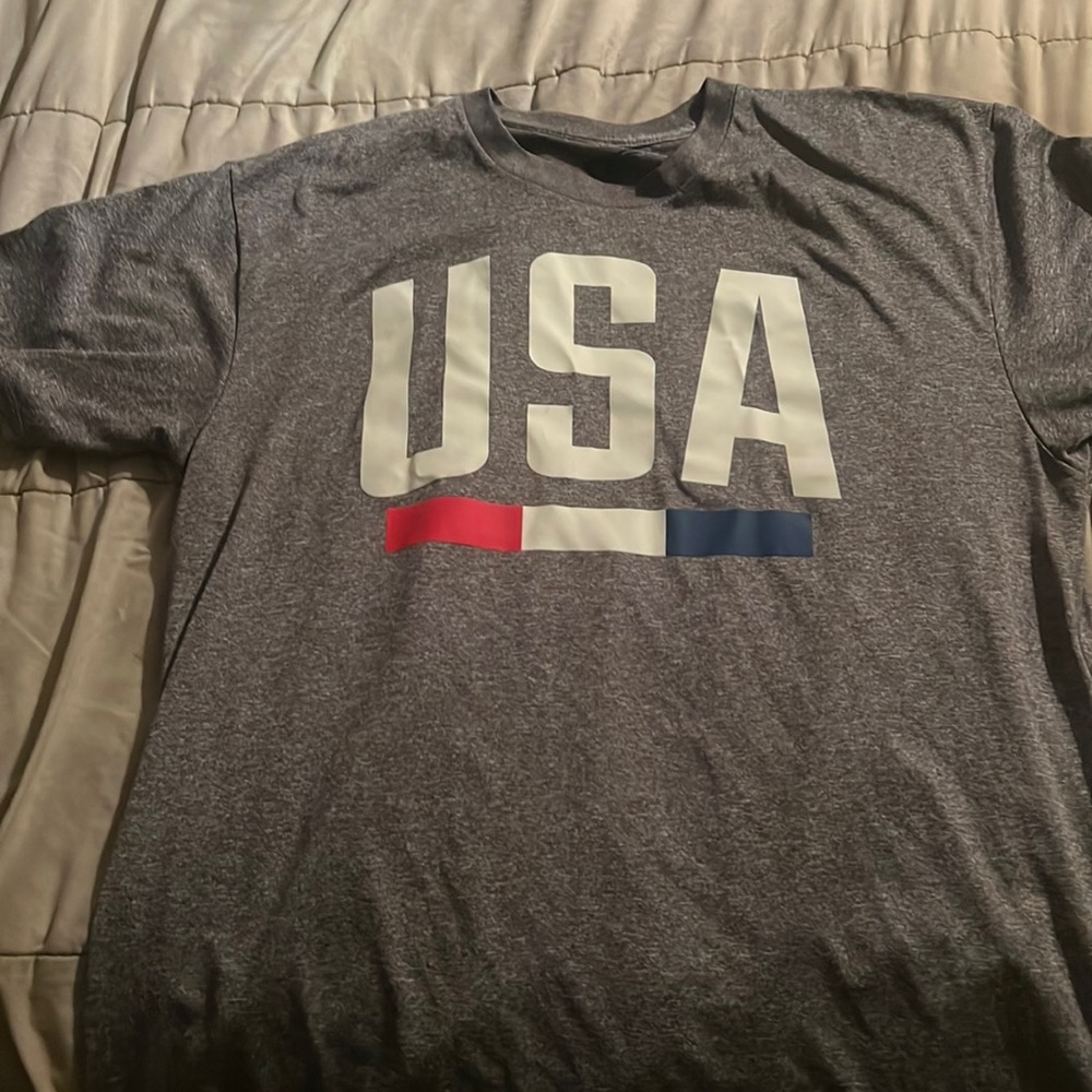 USA shirt size large